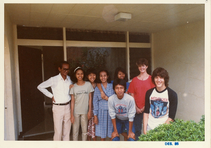 1985-11 Bogor - Bapak, Ani, Ayu, Ibu, Ninin, Satrio, Sandra, and Mike.jpg